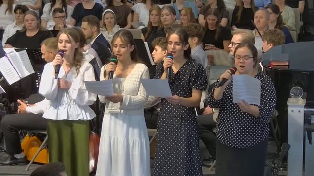 На коленях в тиши.. 🙏♥️ христианская песня