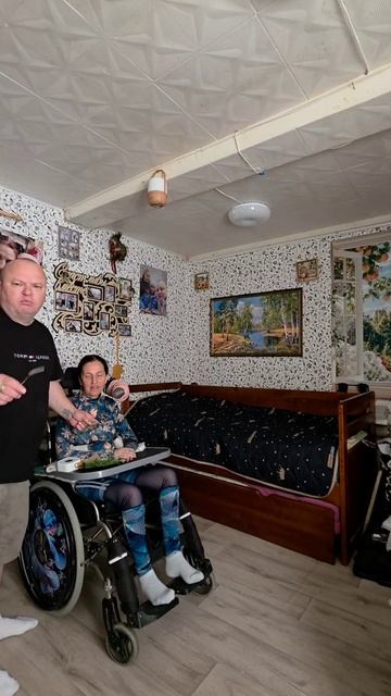 Обед у нас 🍜 рыбка на воде , зелень мелень и чай