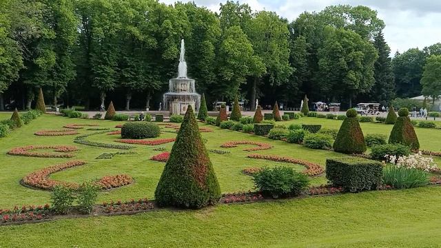 ПРОГУЛКА ПО ПЕТЕРГОФУ , ИСКУПАЛИСЬ В ФОНТАНЕ смотреть онлайн