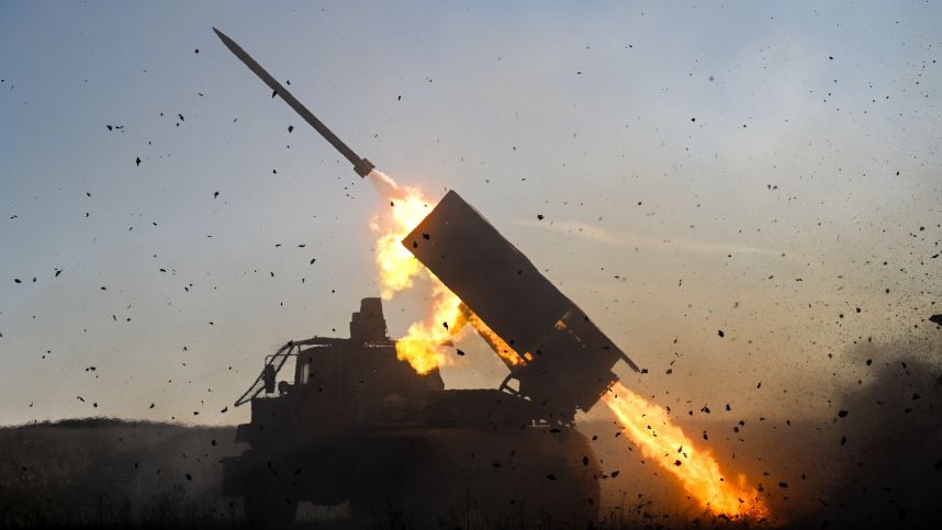 ВС РФ уничтожают окруженных в котле Константиновки украинских боевиков смотреть онлайн