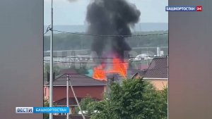 Под Уфой в поселке Зинино загорелся дом после попадания молнии