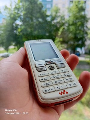 Взял старый мамин телефон