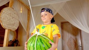 Марк учит детей и ловит Воришку как полицейский