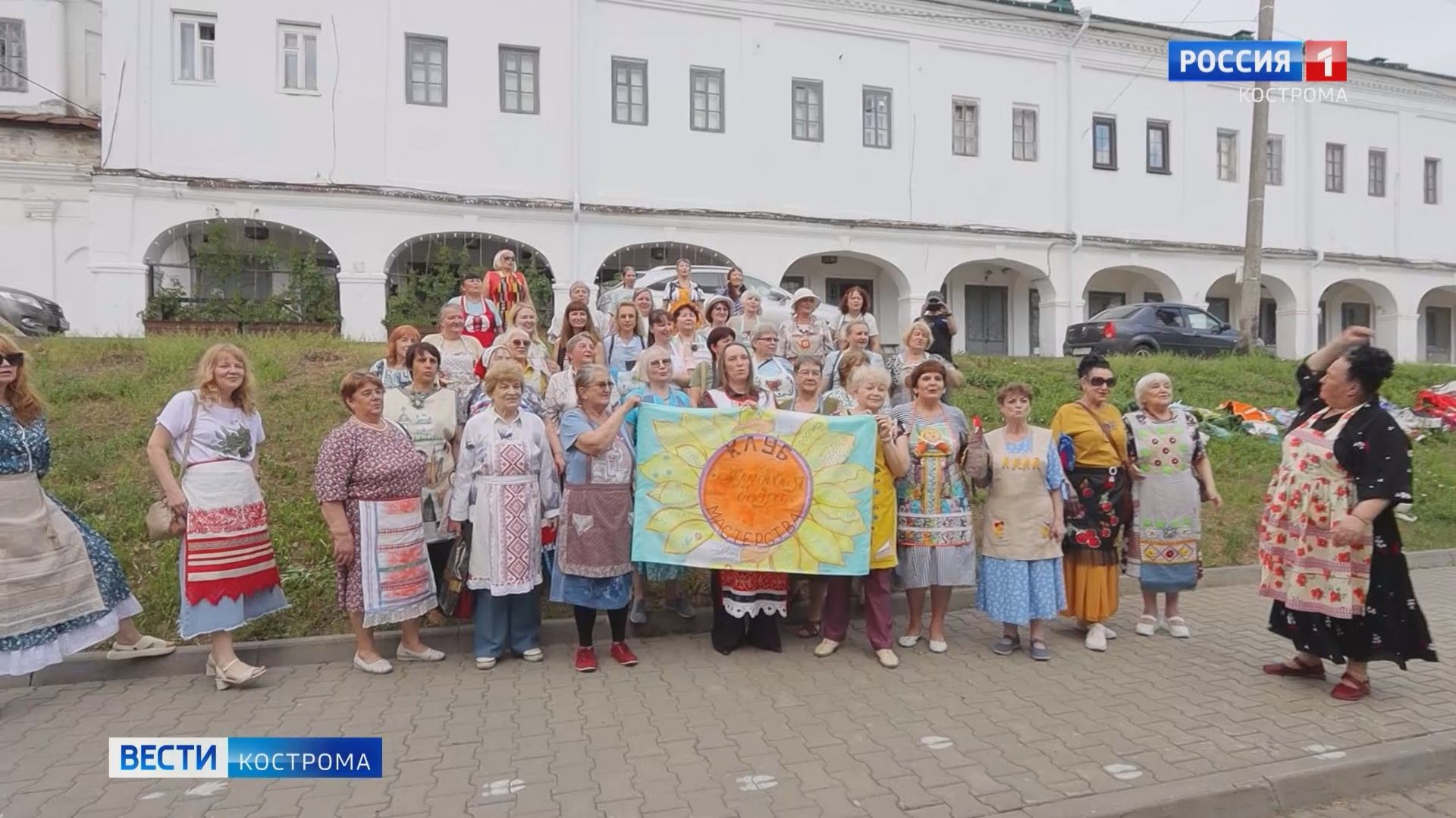 Мастерица из разных уголков страны привезли в Кострому свои лучшие фартуки смотреть онлайн