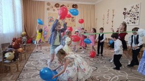 Весёлая игра с шарами