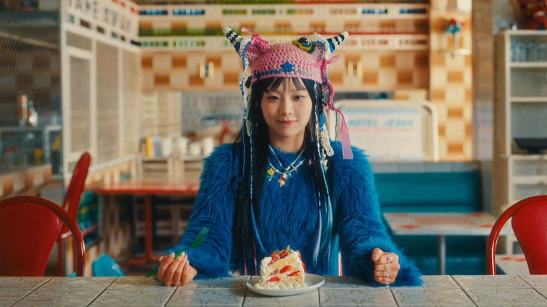 Chuu - Strawberry Rush (MV)