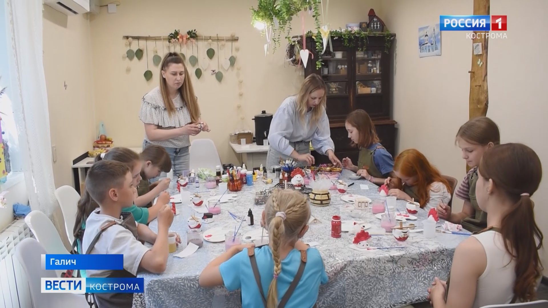 В новой галичской мастерской дети творят чудеса из глины и воска смотреть онлайн