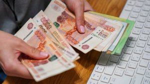 Россияне за месяц обналичили 381 млрд рублей