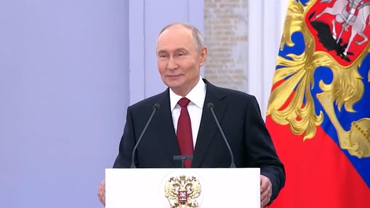 Владимир Путин заявил, что Господь всегда рядом с Россией. смотреть онлайн