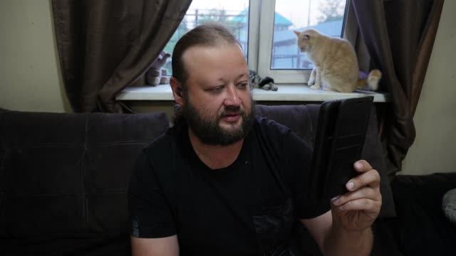 Читаю комментарии на канале Как всегда с Вами я и кошки ПОДВАЛ ИЛЬИЧА смотреть онлайн