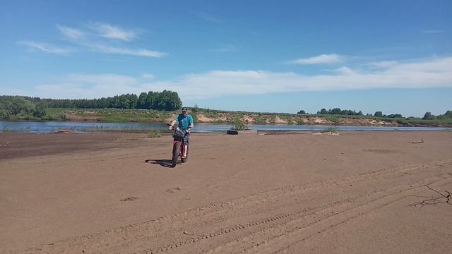 Привет подписчики. С праздником вас Днём России 🇷🇺. Испытание на пляжный песке на Фет байке
