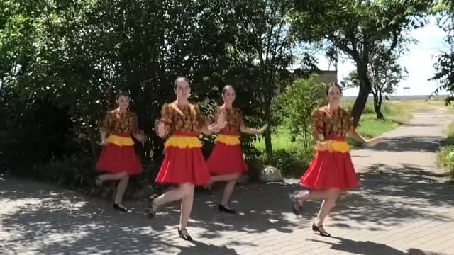 Вся Россия кружится в танце: хоровод единства смотреть онлайн