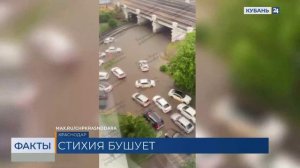 На улицах Краснодара работает водооткачивающая техника после залпового ливня