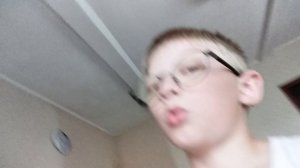 6летровая бутылка воды занимает место гантели 1часть