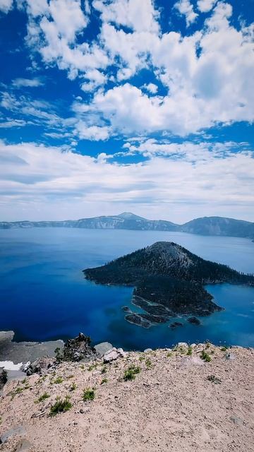 Crater Lake , Oregon