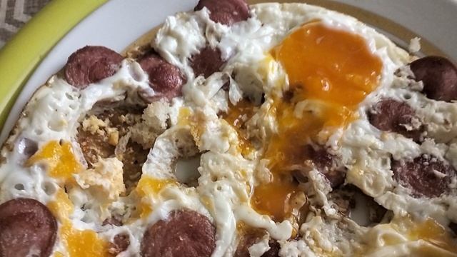 Мукбанг яичница с детскими сосисками Великие Луки