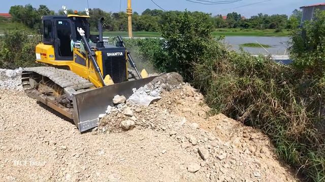 PowerFul Pushes Processing Forests Site Using With Bulldozer DH17C3 Pour Soil into Flooded Land смотреть онлайн