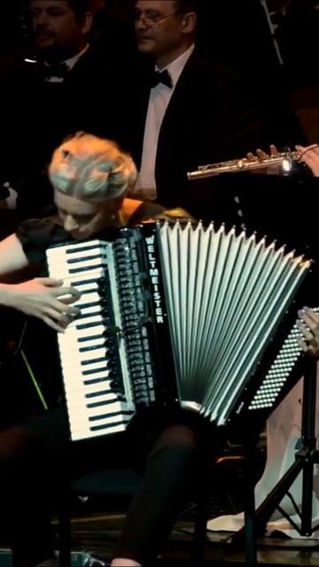 «Song for Joss»: аккордеон + духовой оркестр. Анастасия Мухаметчина (live в ДК Нефтяник) 🎷🎹