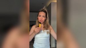 КУРЬЕР ИГНОРИРУЕТ ДЕВУШКУ ПРИ ДОСТАВКЕ