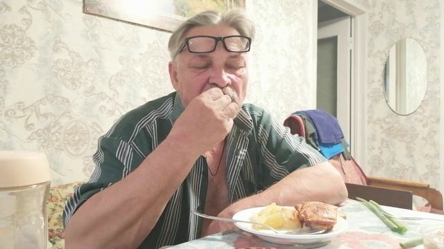 ВКУСНОТИЩА ! ПРИГОТОВИЛА КУРОЧКУ, ГРИЛЬ. На Дворе жара. Ужин с семьёй, поговорим смотреть онлайн