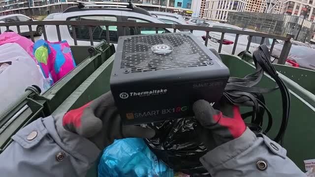 Как я зарабатываю лазая по мусоркам Dumpster Diving RUSSIA #127 смотреть онлайн