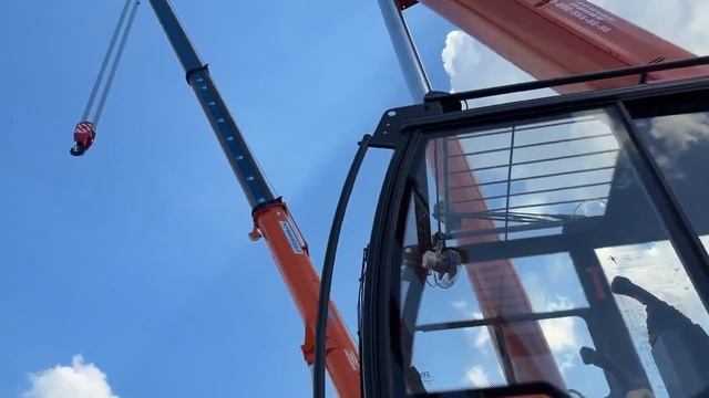 Врио губернатора Брянской области побывал на Клинцовском автокрановом заводе