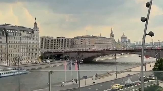 Джаз под открытым небом. В «Зарядье» фестиваль объединил сотни артистов и тысячи слушателей смотреть онлайн