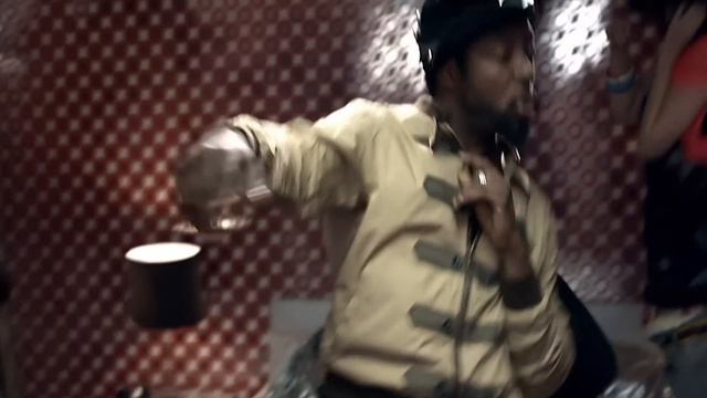 The Black Eyed Peas - I Gotta Feeling (Official Music Video) смотреть онлайн