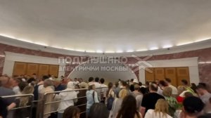 На ВДНХ закрыли вход в вестибюль из-за мощного ливня
