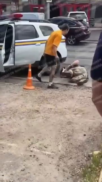 Юный тарас эпично отбил своего батю от ТЦКашников
