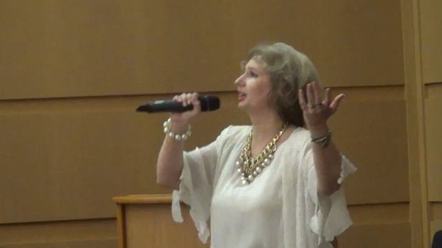 "Господь,храни Россию!"
ст.В.Степанова.муз.А Жирова.
исп.Людмила Юрьева. смотреть онлайн