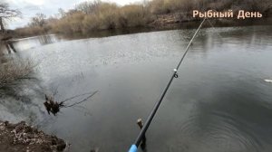 Рыбалка на Карася в речке. Пробую удочкой ловить. Рыбацкий день
