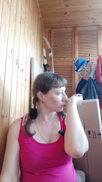 К духам ещё пришел пробник в подарок такой же фирмы