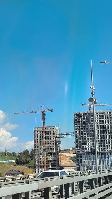 Две башни ЖК "Статус на Черниговской" и панорамный мост между ними. ГК "Глоракс" || Июнь 2026