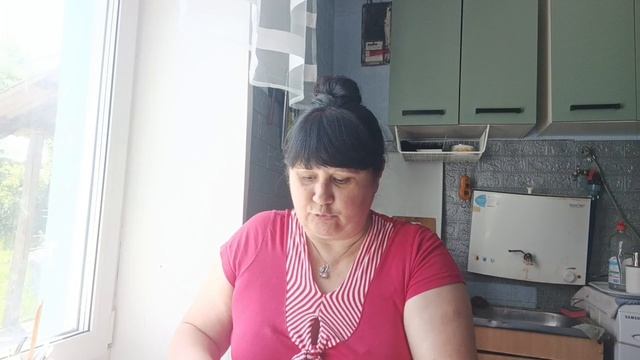 Разбирают крышу. Я готовлю обед. 🍲🥘🥫🥙Дел много, главное, чтобы погода стояла прекрасная🤔