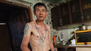 СИСЯ ЧУТЬ НЕ УТАНУЛ В БАНЕ . СУНУЛ ГОЛОВУ В БАК .