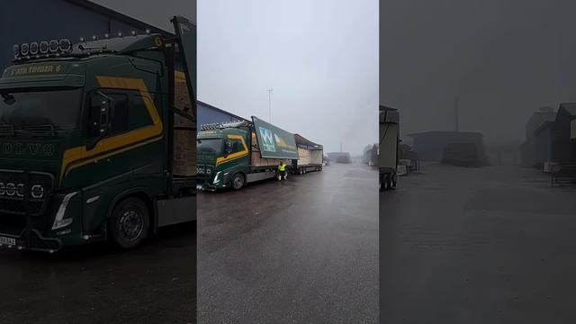 🚛 Погрузка вилочным погрузчиком массивного грузовика Volvo. смотреть онлайн