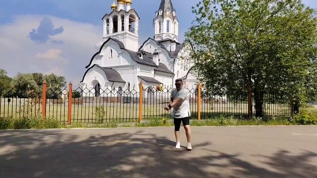 Разминка с мячами для фитнеса на верёвке в ландшафтном парке Митино (г.Москва) смотреть онлайн