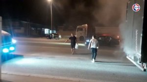Неравнодушные севастопольцы потушили возгорание фуры на Камышовом шоссе