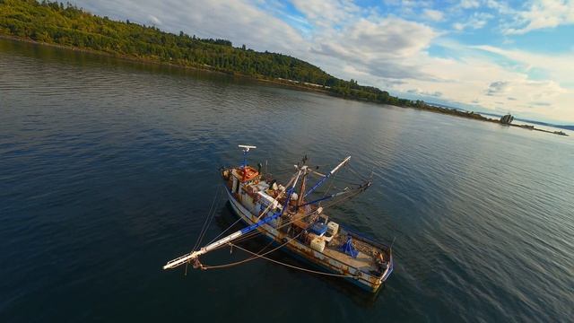 Рыболовное судно Kaelan стоит на якоре в бухте Шилшоул после многих лет работы в море