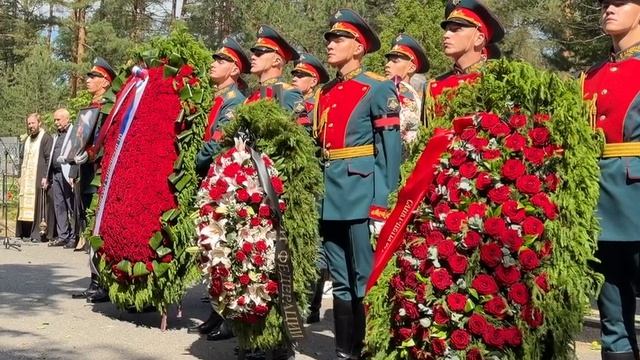 «Ушел очень красивый человек»: В Санкт-Петербурге простились с Людмилой Чурсиной смотреть онлайн