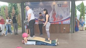 Русский Халк из Люберец установил мировой рекорд в экстриме.Сергей Агаджанян надул 4 грелки в такой