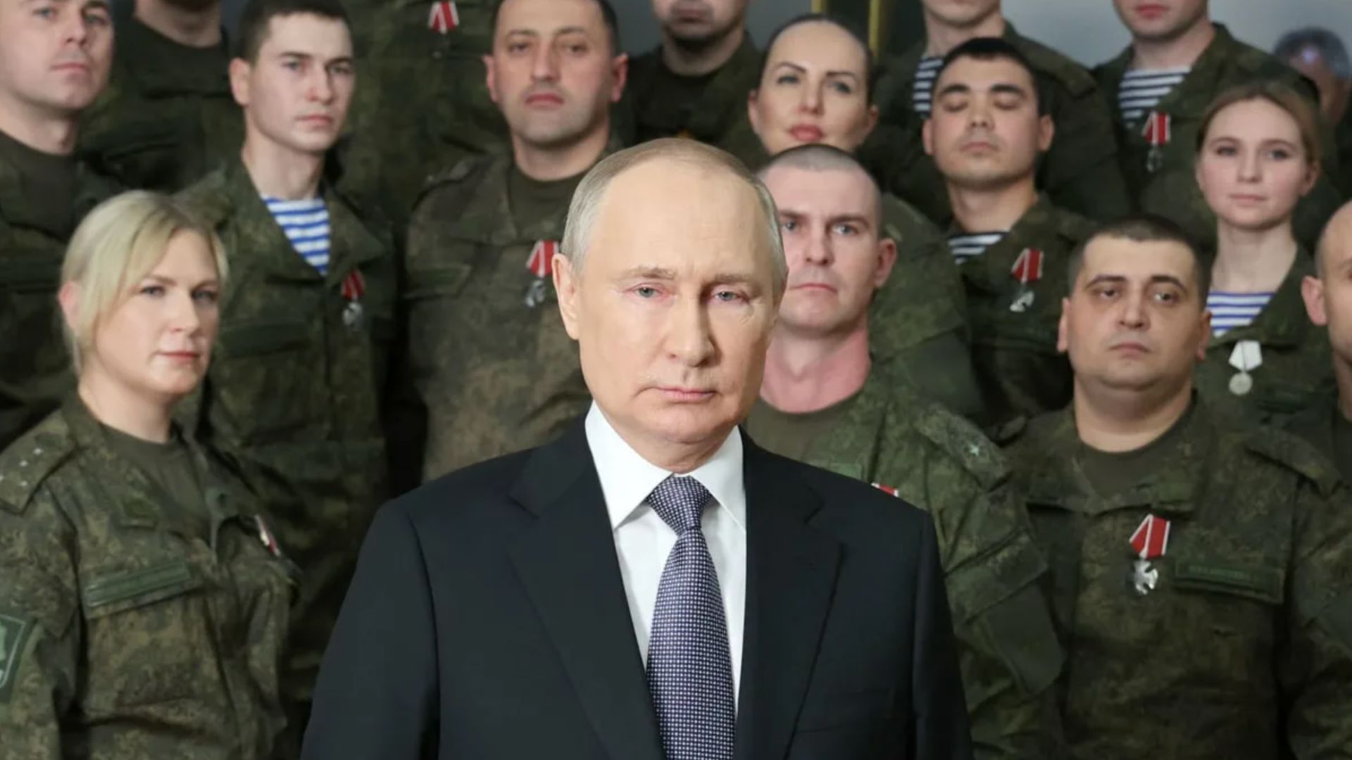 Путин проводит встречу с военнослужащими смотреть онлайн