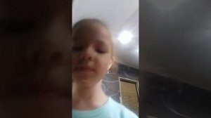 мы в магаз ушли за конфетами и взяли ещо много чего и распаковала я конфеты