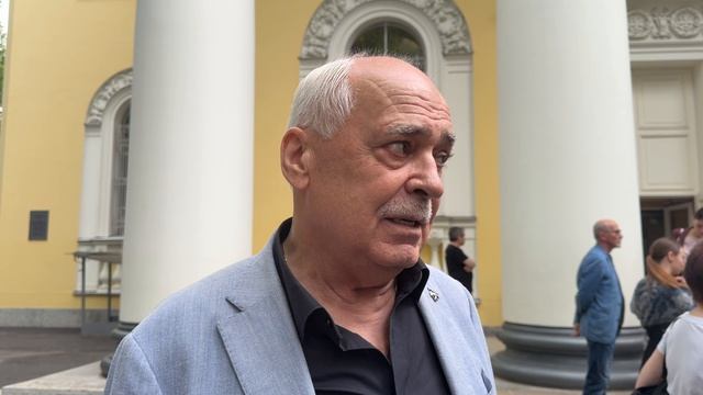 Актёр Николай Буров говорит о Людмиле Чурсиной после её отпевания.