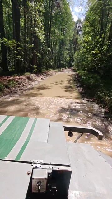 Как перекачать воду из одной лужи в другую 😁