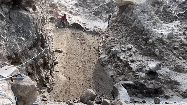 Mr. Hary and Mr. Sudadi dug up the cliff and got a lot of sand. смотреть онлайн