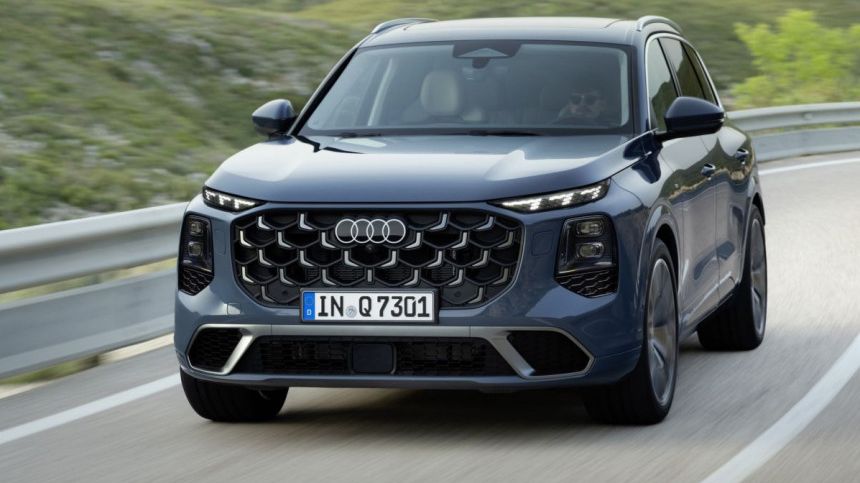 Обновленный кросововер ,AUDI Q 7 поступил в продажу смотреть онлайн