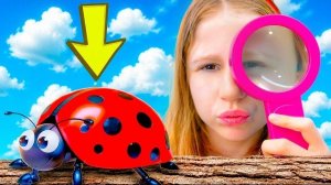 Настя и её друзья ловят насекомых дома