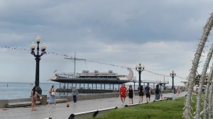 Прогулка по улочкам пасмурной Ялты ☔. Атмосфера на набережной.